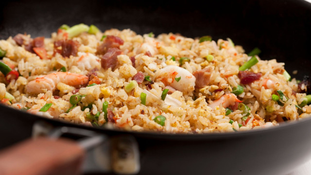 Nasi Goreng Pak Ateng: Rahasia Rasa di Jantung Cilacap